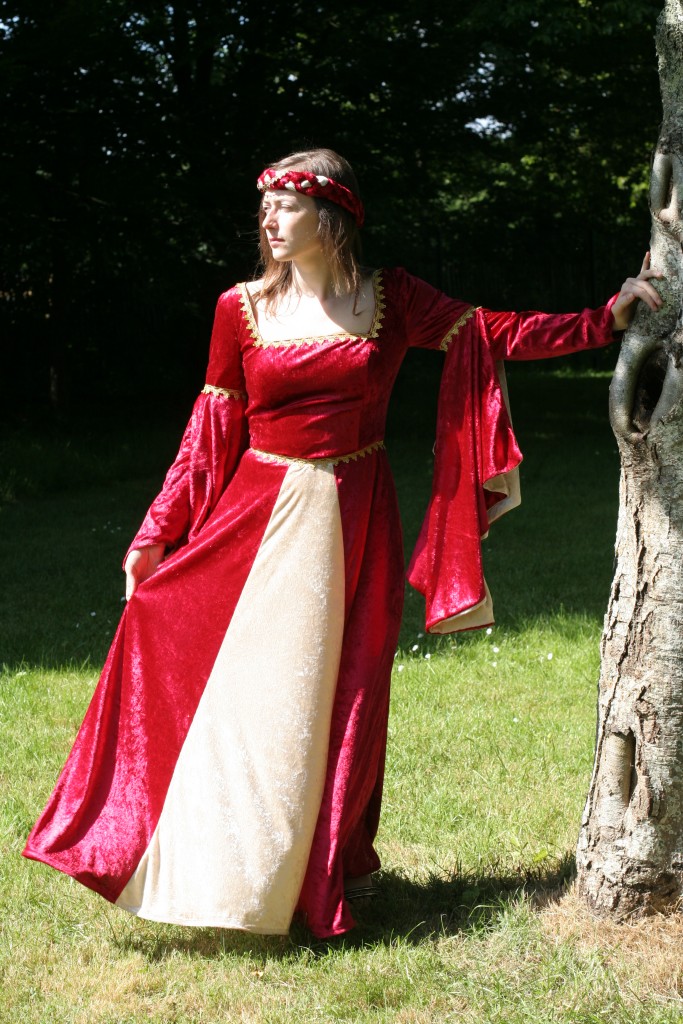 robe renaissance rouge et or