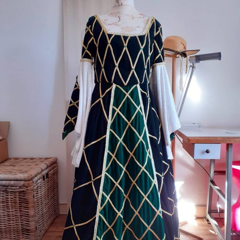 robe renaissance verte