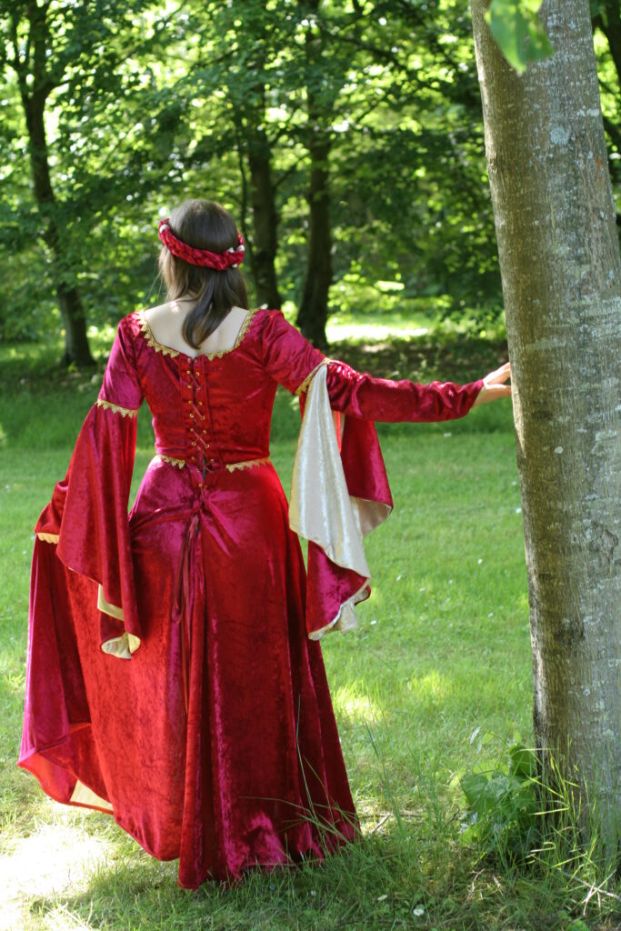 robe renaissance rouge et or