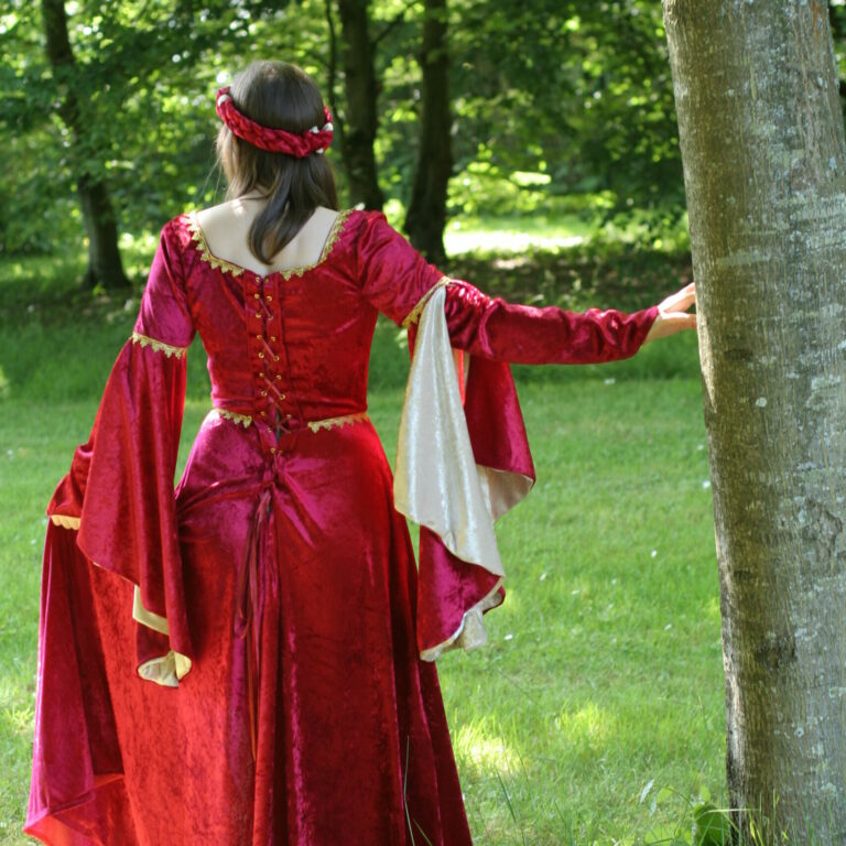 robe renaissance rouge et or